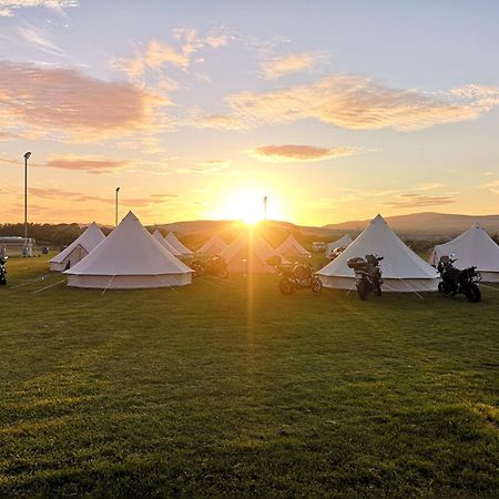 Nine Yards Bell Tents At The Tt - Castletown Exterior foto